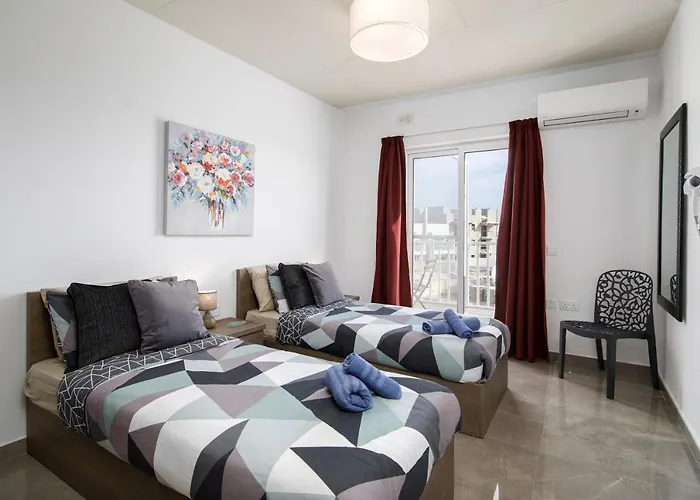 Hilltop Apartments - Stylish Comfort Living Close To The Sea, Bugibba