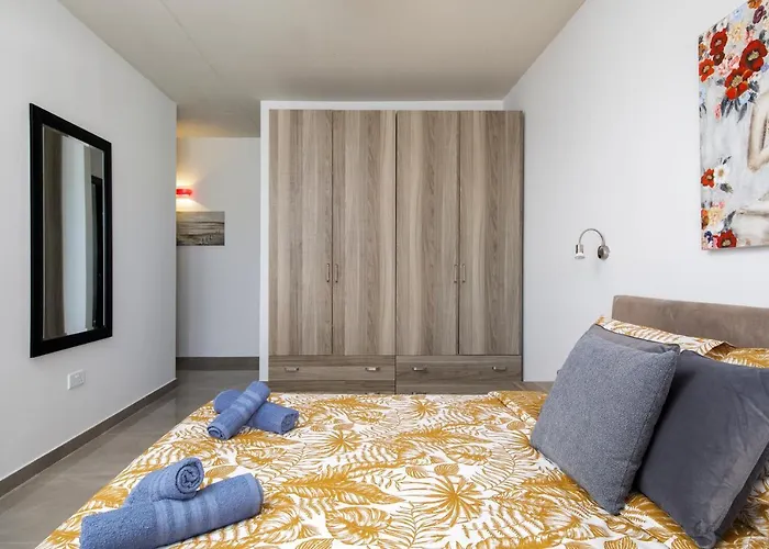 Hilltop Apartments - Stylish Comfort Living Close To The Sea, Bugibba