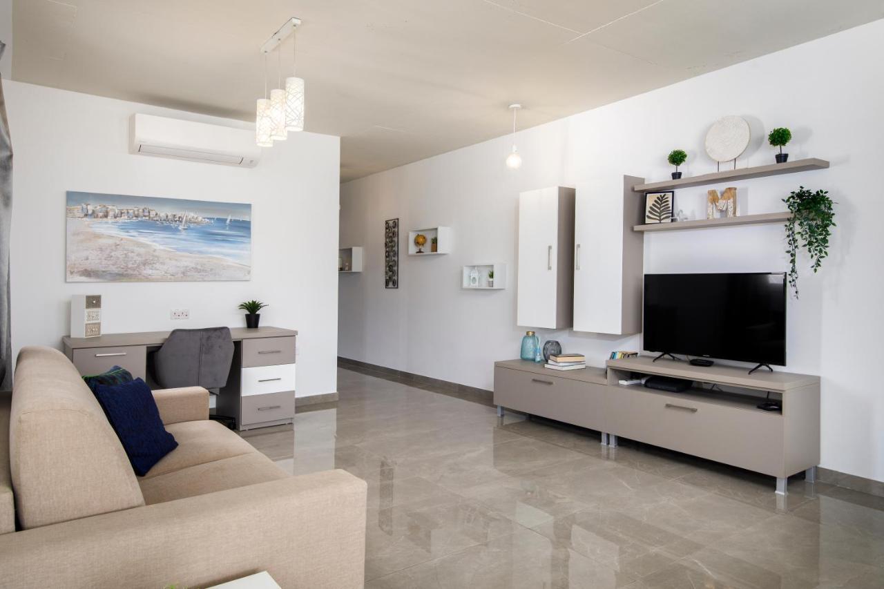 Apartment Hilltop - Stylish Comfort Living Close To The Sea, Bugibba *