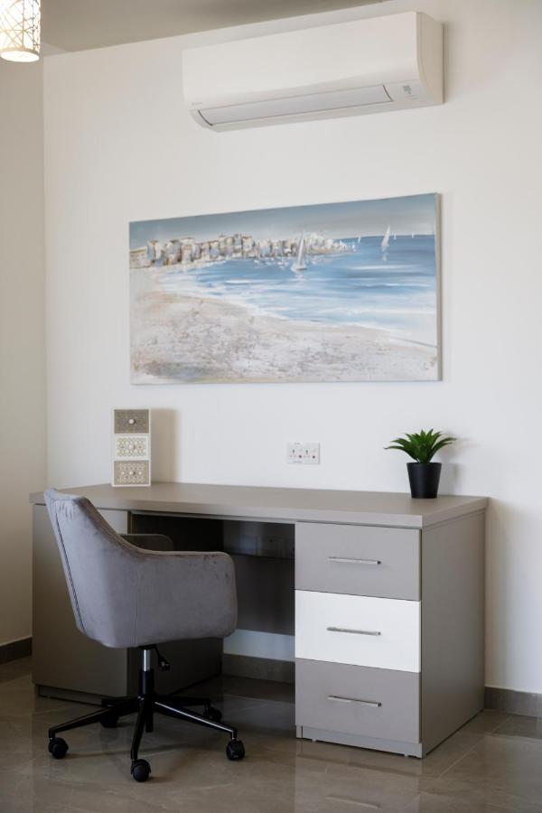 Apartment Hilltop - Stylish Comfort Living Close To The Sea, Bugibba *