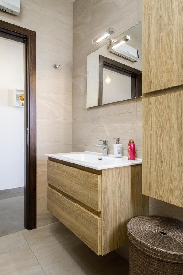 Hilltop - Stylish Comfort Living Close To The Sea, Bugibba