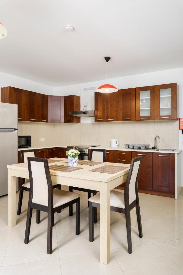 Hilltop - Stylish Comfort Living Close To The Sea, Bugibba Apartment
