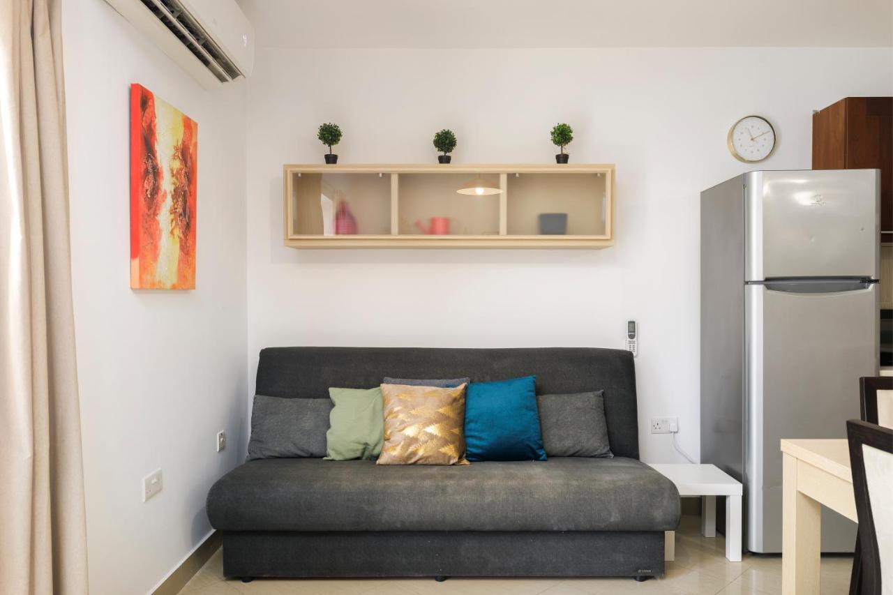 Hilltop - Stylish Comfort Living Close To The Sea, Bugibba Apartment *