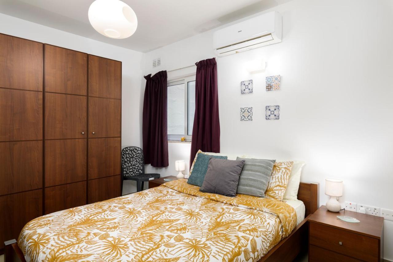 Hilltop - Stylish Comfort Living Close To The Sea, Bugibba Apartment *